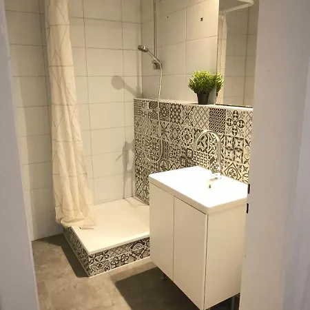 Comfort 3-room Private Parking Spot! Apartament